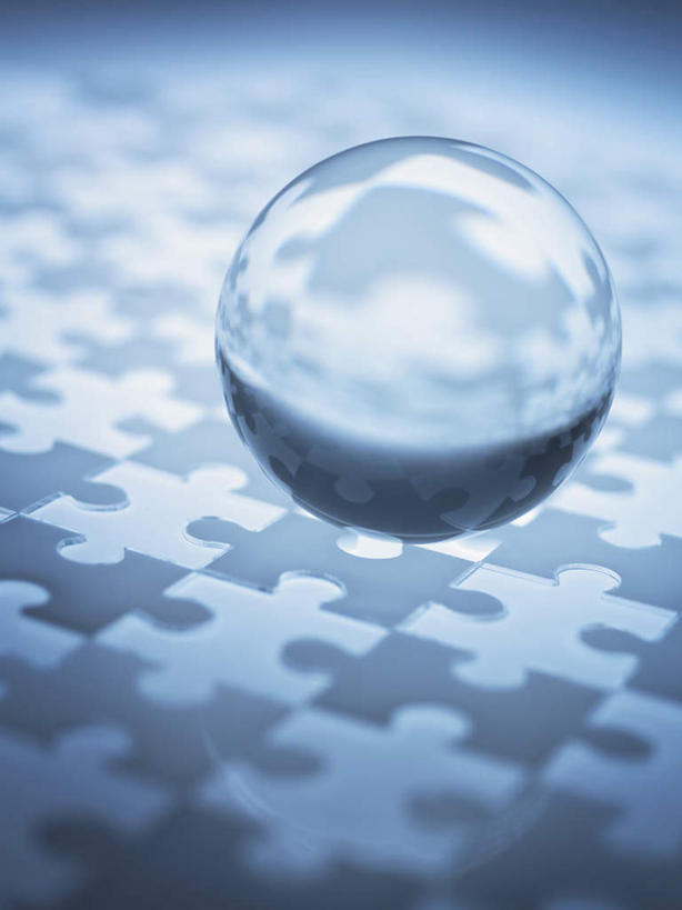 无人,竖图,室内,白天,正面,游戏,数码,科技,玩具,阴影,透明,反射,网络,影子,水晶,高光,几何,计算机图形,玩,合成,娱乐,一个,蓝色,休闲,球体,水晶球,益智,单个,活动,电脑合成图,数码合成图,合成图,发泄,消遣,智力,七巧板,写实,具体,具象,宣泄,理智,沉静,冷色,高深,冷淡,七巧图,智慧板,玩耍,嬉戏,彩图