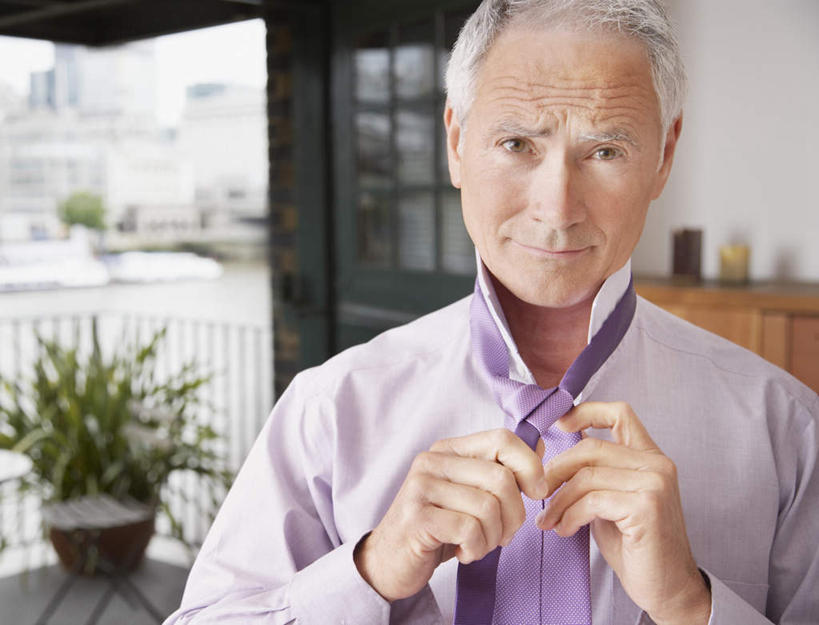 西方人,一个人,商务人士,商务男性,站,笑,微笑,横图,室内,白天,正面,衬衫,植物,欧洲,欧洲人,仅一个男性,仅一个人,套装,朦胧,模糊,盆栽,领带,盆景,注视,绿色,自然,观察,看,站着,仅一个老年男性,生长,成长,观看,整理,察看,象征,庄重,关注,商务装,身份,收拾,工薪阶层,正式,地位,整顿,清算,老年男性,男人,男性,白种人,白领,上班族,站立,半身,彩图,衬衣