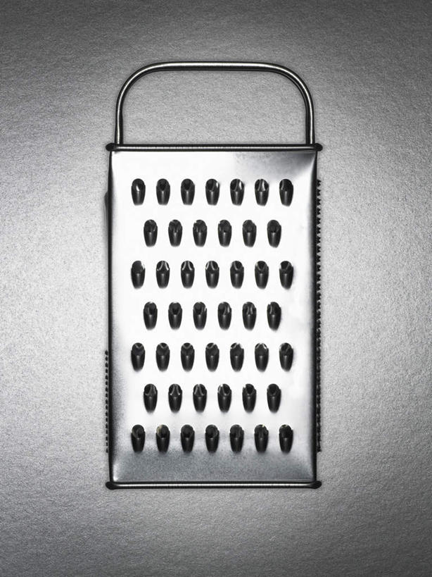 无人,竖图,俯视,室内,特写,白天,静物,金属制品,阴影,灰色背景,反射,金属,工具,影子,摄影,影棚,擦菜板,彩图,高角度拍摄,影棚拍摄,拍摄