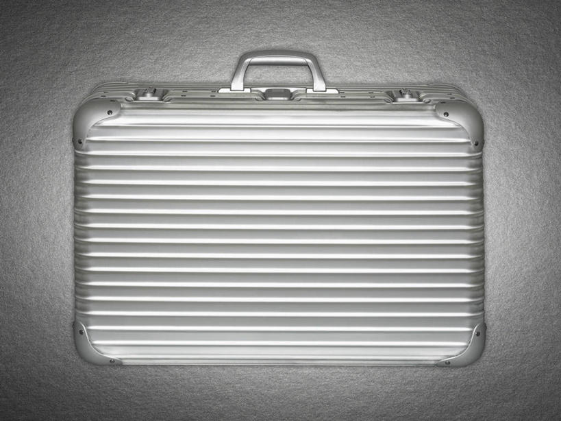 无人,横图,俯视,室内,特写,白天,桌面,桌子,静物,金属制品,阴影,不锈钢,灰色背景,反射,金属,包,公文包,影子,一个,摄影,影棚,单个,公事包,防锈,彩图,高角度拍摄,影棚拍摄,拍摄,不锈耐酸钢