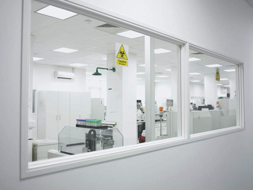 无人,横图,室内,白天,正面,实验,研发,照明,阴影,研究,光线,科学,影子,办公桌,墙,实验室,研究室,灯光,顶灯,墙壁,墙面,灯,白色,灯具,照亮,科研,照明设备,化验,检验,研究所,化验室,检验室,彩图