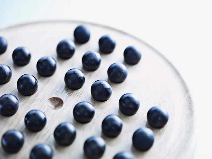 无人,横图,俯视,室内,特写,白天,白色背景,游戏,智慧,静物,阴影,朦胧,模糊,反射,木制,木盒,影子,玩,娱乐,一个,木制品,容器,休闲,棋盘,益智,摄影,影棚,单个,活动,储藏,储存,发泄,消遣,智力,跳棋,宣泄,西洋跳棋,国际跳棋,玩耍,嬉戏,彩图,高角度拍摄,影棚拍摄,拍摄,贮存