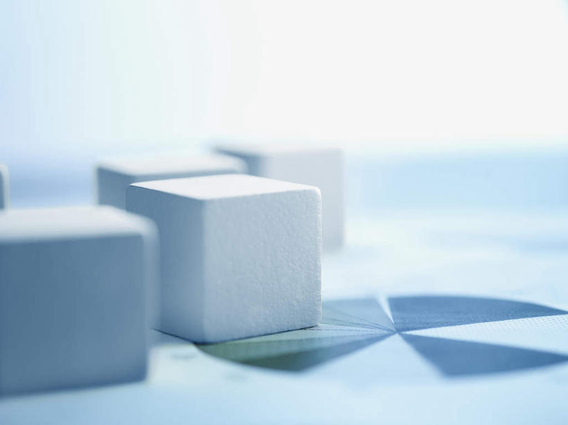 无人,横图,俯视,室内,特写,白天,白色背景,游戏,智慧,数据,桌面,桌子,静物,玩具,阴影,朦胧,模糊,反射,分析,木制,材料,档案,图表,文件,影子,纸,表格,玩,娱乐,木制品,手稿,资料,休闲,积木,益智,摄影,影棚,活动,证明,统计,思维,发泄,消遣,智力,指标,文档,销售,目标,业绩,想象,宣泄,玩耍,嬉戏,彩图,高角度拍摄,影棚拍摄,拍摄,饼图