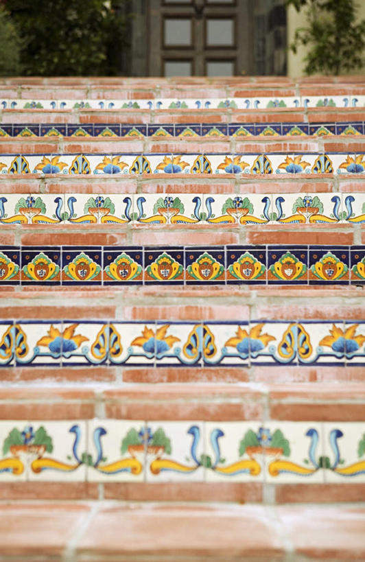 无人,竖图,照片,室外,白天,正面,树林,植物,楼梯,门,阶梯,墙,墙壁,墙面,台阶,树,树木,绿色,风景,自然,门框,景色,摄影,生长,成长,风光,景物,风物,光景,景致,相片,彩图,拍摄,照相