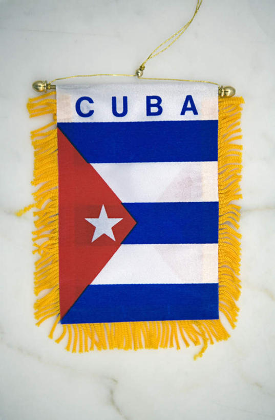 无人,竖图,俯视,室内,特写,白天,锻炼,运动,桌面,桌子,静物,旗帜,古巴,装饰,墙,大理石,旗子,墙壁,墙面,一个,黄色,流苏,单个,华丽,修饰,点缀,北美,北美洲,美洲,北亚美利加洲,亚美利加洲,衬托,美观,雅致,雅观,大理石制品,旌旗,旗号,古巴共和国,体育,彩图,高角度拍摄,健身