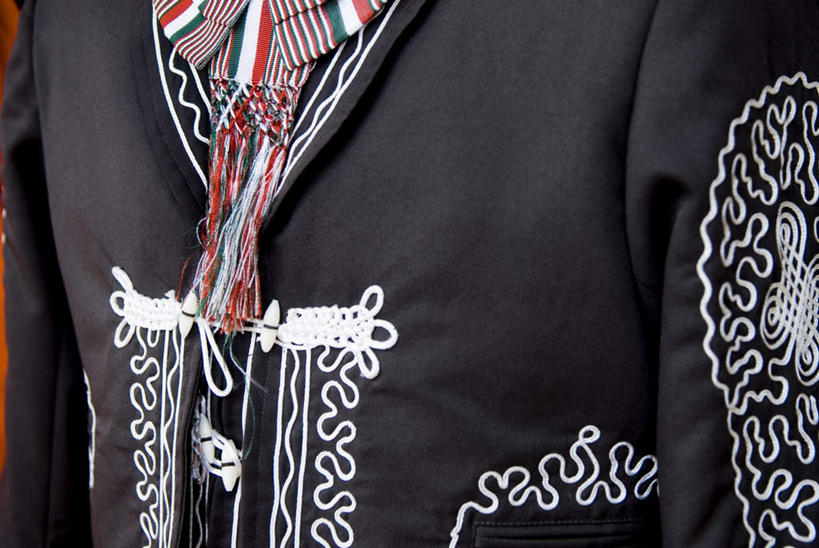 无人,商店,横图,室外,特写,白天,正面,购物,消费,超市,静物,阴影,花纹,光线,影子,衣服,黑色,阳光,一件,金融,百货,服装店,显现,陈列,选购,贸易,百货公司,展现,服饰店,血拼,盘扣,彩图,传统服装,购物商场,购物中心,商业中心