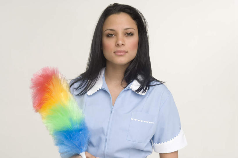 西方人,一个人,清洁工,站,笑,微笑,横图,室内,白天,白色背景,正面,工作服,裙子,制服,欧洲,欧洲人,仅一个年轻女性,仅一个女性,仅一个人,连衣裙,围裙,拿,拿着,注视,一个,蓝色,白色,观察,看,站着,摄影,影棚,单个,观看,鸡毛掸子,察看,关注,清洁员,保洁员,清洁人员,工作制服,年轻女性,女人,女性,白种人,清洁工人,站立,半身,彩图,影棚拍摄,工作套服,拍摄