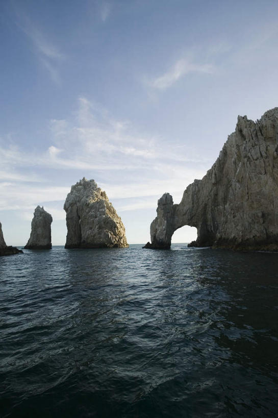 无人,竖图,室外,白天,正面,旅游,度假,海浪,海洋,礁石,石头,美景,墨西哥,阴影,波纹,光线,石子,影子,景观,浪花,云,云朵,云彩,娱乐,蓝色,白云,蓝天,水纹,天空,阳光,自然,海水,波浪,天,享受,休闲,景色,放松,北美,北美洲,自然风光,美洲,海景,北亚美利加洲,亚美利加洲,墨西哥合众国,仙人掌王国,圣卢卡斯角,大海,风浪,海,海水的波动,礁,近岸浪,石块,岩石,涌浪,彩图