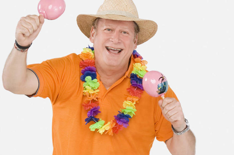 西方人,一个人,站,举,笑,摸,微笑,露齿笑,横图,室内,白天,白色背景,正面,锻炼,游戏,运动,帽子,玩具,欧洲,欧洲人,仅一个男性,仅一个人,抚摸,握,服装,装饰,花环,拿,玩,拿着,注视,休闲装,娱乐,两个,衣服,粉色,黄色,遮阳帽,观察,看,托,站着,张嘴,仅一个老年男性,休闲,休闲服,益智,握着,摄影,服饰,影棚,观看,活动,华丽,修饰,点缀,察看,发泄,关注,消遣,智力,张大嘴巴,宣泄,衬托,美观,雅致,雅观,一顶,扯铃,风葫芦,胡敲,空钟,空竹,闷葫芦,嗡子,响葫芦,响簧,天皇皇,天雷公,体育,老年男性,男人,男性,白种人,张开嘴,触摸,接触,举起,举手,举着,玩耍,嬉戏,向上举,向上伸,向上托,站立,半身,彩图,影棚拍摄,健身,拍摄