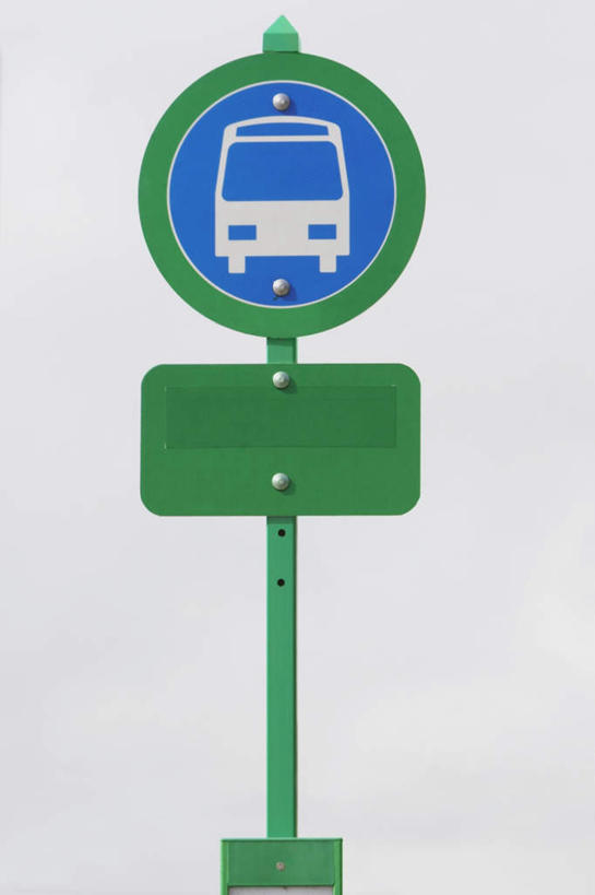 无人,竖图,室内,特写,白天,白色背景,正面,指示牌,公共汽车,一辆,阴影,花纹,反射,标志,图案,影子,巴士,公交车,标识,车,一个,绿色,白色,交通工具,摄影,影棚,单个,载具,彩图,影棚拍摄,拍摄