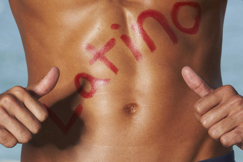 西方人,肌肉,健壮,一个人,站,横图,室外,白天,正面,智慧,欧洲,欧洲人,仅一个男性,仅一个人,阴影,突出,光线,英文,标志,文字,影子,字符,字母,注视,称赞,表扬,标识,裸露,仅一个年轻男性,红色,阳光,观察,看,手势,站着,健康,活力,力量,竖,观看,青春,翘,英文字母,高,察看,夸奖,强壮,优秀,关注,裸,油彩,好,妙,顺利,出色,超群,杰出,卓越,奇妙,聪明,男人,男性,年轻男性,白种人,大拇指,站立,半身,彩图