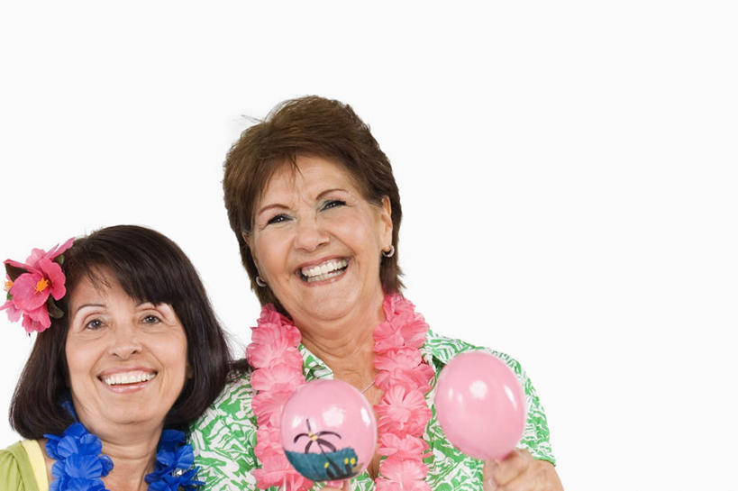 西方人,两个人,伙伴,朋友,站,笑,微笑,横图,室内,特写,白天,白色背景,正面,友谊,植物,欧洲,欧洲人,盛开,花,花瓣,花朵,花卉,鲜花,一朵,花蕊,站着,摄影,影棚,头花,友情,女人,女性,中年女性,白种人,站立,半身,彩图,影棚拍摄,拍摄