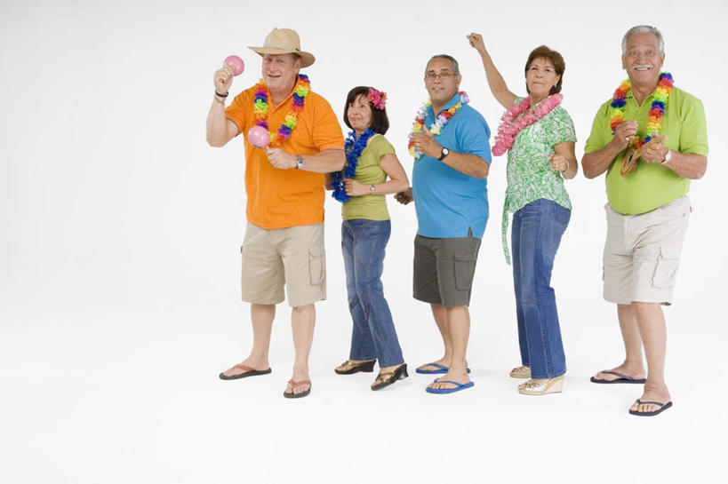 西方人,中年人,四个人,家庭,夫妻,伙伴,朋友,站,横图,室内,白天,白色背景,侧面,爱情,友谊,帽子,欧洲,欧洲人,盛开,眼镜,浪漫,拿,花蕾,拿着,花,花瓣,花朵,鲜花,一朵,粉色,遮阳帽,花苞,花蕊,站着,温暖,温馨,一家人,恩爱,恋人,摄影,影棚,头花,和睦,近视眼镜,沙锤,友情,男人,男性,女人,女性,中年男性,中年女性,白种人,夫妇,情侣,站立,彩图,全身,影棚拍摄,拍摄,伴侣,融洽