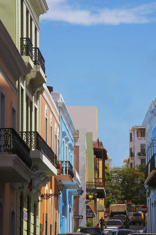 无人,家,竖图,室外,白天,正面,旅游,度假,美景,别墅,城市风光,城市,建筑,汽车,许多,列队,房屋,屋子,景观,公寓,建筑群,娱乐,建设,洋房,楼房,住宅,车,交通工具,轿车,排队,享受,休闲,景色,放松,北美,北美洲,载具,美洲,圣胡安,首府,北亚美利加洲,亚美利加洲,圣胡安市,波多黎各,波多黎各自由邦,大安的列斯群岛,彩图,房子