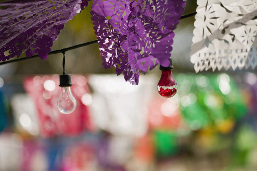 无人,横图,室外,特写,白天,正面,静物,照明,墨西哥,吊挂,悬挂,阴影,朦胧,模糊,电力,光线,灯泡,电线,线,影子,电能,挂,线路,灯,两个,阳光,灯具,白炽灯,电,电源,电源线,照亮,北美,北美洲,美洲,能量,照明工具,北亚美利加洲,亚美利加洲,白炽灯泡,墨西哥合众国,仙人掌王国,圣卢卡斯角,彩图