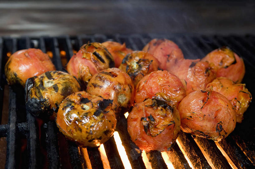 无人,横图,俯视,室内,白天,烧烤,热情,蔬菜,西红柿,火,一排,许多,新鲜,整齐,火焰,食品,烤架,燃烧,食物,排列,铁架,有机食品,绿色食品,队列,伤害,危险,番茄,彩图,高角度拍摄