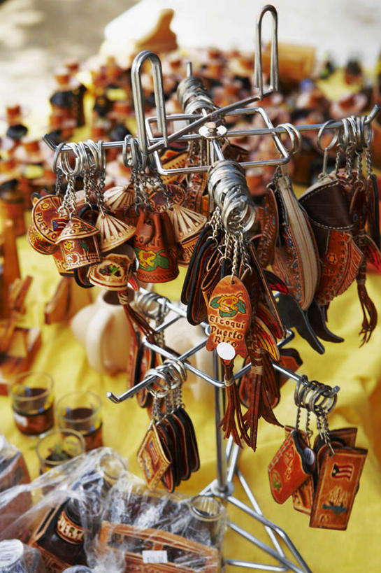 无人,商店,竖图,俯视,室内,特写,白天,购物,消费,静物,许多,吊挂,悬挂,挂,金融,百货,皮夹子,钱包,北美,北美洲,零钱包,皮夹,美洲,选购,贸易,北亚美利加洲,亚美利加洲,血拼,波多黎各,波多黎各自由邦,大安的列斯群岛,彩图,高角度拍摄,店铺,杂货店,杂货铺