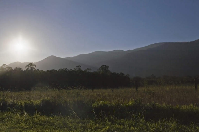 无人,横图,室外,白天,正面,旅游,草地,草坪,美景,山,山脉,植物,巴西,阴影,光线,影子,景观,山峰,山峦,草,树,树木,蓝色,绿色,蓝天,天空,阳光,自然,群山,天,景色,南美,生长,晴朗,成长,南美洲,拉丁美洲,自然风光,美洲,万里无云,巴西联邦共和国,首府,亚美利加洲,南亚美利加洲,圣保罗,圣保罗市,圣保罗州,晴空,晴空万里,彩图,游览
