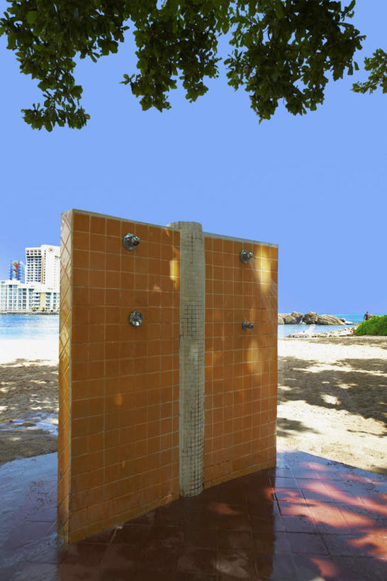 无人,家,竖图,室外,白天,正面,沙滩,植物,阴影,光线,沙子,影子,房屋,墙,屋子,海岸,沙地,楼房,墙壁,墙面,住宅,树,树木,蓝色,绿色,蓝天,天空,阳光,自然,天,生长,晴朗,成长,北美,北美洲,美洲,淋浴器,万里无云,北亚美利加洲,亚美利加洲,波多黎各,波多黎各自由邦,大安的列斯群岛,海滩,晴空,晴空万里,彩图,房子