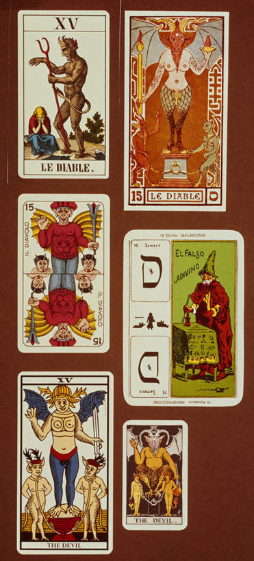 无人,横图,室内,白天,正面,绘画,游戏,赌博,贪欲,竞争,野生动物,羊,纸牌,玩具,扑克,油画,艺术,古典,玩,文化,娱乐,刺激,一只,动物,卡片,工艺品,品味,休闲,可爱,诱惑,活泼,活动,美术,高雅,发泄,消遣,智力,赌具,塔罗牌,占卜,恶魔,算命,投机,侥幸,欲望,美学,宣泄,恶鬼,大阿卡那牌,山羊,玩耍,嬉戏,彩图,全身,胜负,输赢