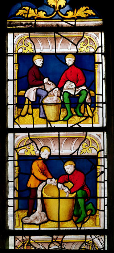 西方人,无人,四个人,站,坐,蹲,竖图,室内,特写,白天,正面,静物,椅子,欧洲,欧洲人,拧,握,阴影,花纹,服装,光线,布,木桶,桶,图案,影子,木椅,拿,布纹,拿着,注视,衣服,容器,观察,看,站着,握着,服饰,观看,储藏,布匹,察看,衣着,储存,穿着,关注,荡涤,洗濯,衣饰,彩绘玻璃,彩色玻璃,教堂玻璃,艺术玻璃,男人,男性,中年男性,白种人,蹲着,清洗,站立,坐着,彩图,全身,传统服装,贮存