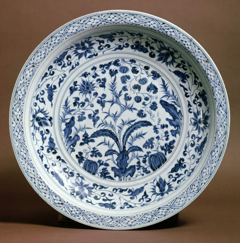 无人,竖图,室内,特写,白天,背景,正面,静物,餐具,阴影,朦胧,模糊,装饰,反射,碟子,盘,影子,褐色,一个,盘子,碟,摄影,影棚,单个,古董,华丽,修饰,点缀,古玩,衬托,美观,雅致,雅观,配景,布景,彩图,影棚拍摄,拍摄