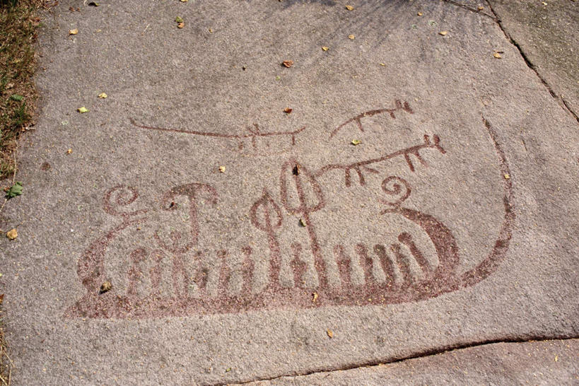 无人,站,横图,俯视,室外,白天,旅游,度假,绘画,草地,草坪,名胜古迹,植物,标志建筑,地标,建筑,船,阴影,遗迹,艺术,装饰,光线,影子,墙,木船,许多人,注视,古迹,文化,文物,娱乐,建设,古建筑,壁画,墙壁,墙面,草,绿色,阳光,交通工具,观察,看,站着,一群人,享受,休闲,旅游胜地,放松,观看,华丽,修饰,点缀,察看,舟,关注,载具,狩猎,独木舟,打猎,古文明,衬托,美观,雅致,雅观,独木船,男人,男性,中年男性,画画,站立,彩图,高角度拍摄,全身