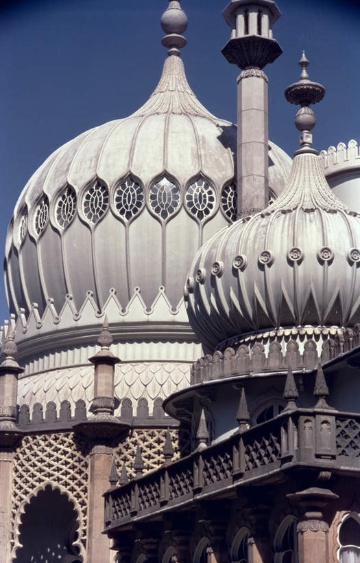 无人,栏杆,露台,竖图,室外,白天,仰视,度假,美景,窗户,阳台,城市风光,城市,雕塑,英国,欧洲,阴影,艺术,装饰,光线,雕刻,雕像,影子,屋顶,景观,围栏,顶棚,娱乐,护栏,英格兰,玻璃窗,蓝色,蓝天,天空,阳光,工艺品,天,享受,休闲,景色,放松,晴朗,纪念,美术,西欧,主题,展览馆,大不列颠,陈列,大不列颠及北爱尔兰联合王国,万里无云,功能,美学,大不列颠联合王国,日不落英帝国,英吉利,布莱顿,晴空,晴空万里,彩图,低角度拍摄,露天阳台