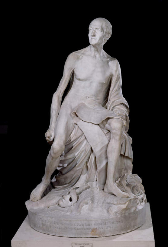 西方人,一个人,无人,站,竖图,室内,白天,正面,雕塑,欧洲,欧洲人,仅一个男性,仅一个人,黑色背景,艺术,装饰,雕刻,雕像,墙,注视,裸露,墙壁,墙面,黑色,工艺品,观察,看,站着,仅一个老年男性,摄影,影棚,观看,纪念,美术,察看,关注,主题,裸,陈列,功能,美学,思想家,哲学家,文学家,袍子,弗朗索瓦.马利.阿鲁埃,伏尔泰,老年男性,男人,男性,白种人,站立,彩图,全身,影棚拍摄,拍摄