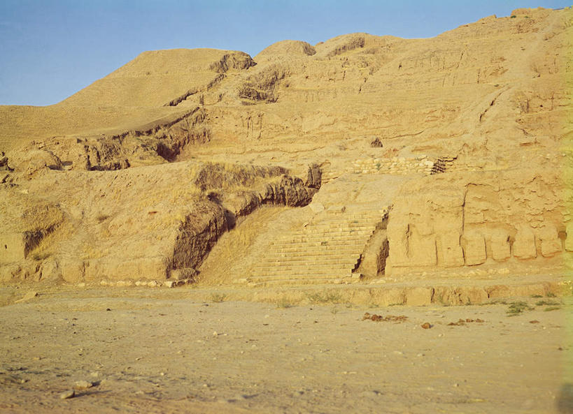 无人,横图,室外,白天,正面,旅游,度假,石头,名胜古迹,山,山脉,楼梯,标志建筑,地标,建筑,阿富汗,亚洲,阴影,节日,遗迹,光线,石子,影子,阶梯,山峰,山峦,古迹,文化,文物,娱乐,建设,古建筑,台阶,黄色,蓝色,蓝天,天空,阳光,群山,天,祈祷,享受,休闲,健康,旅游胜地,放松,许愿,宗教,信仰,晴朗,纪念,祈求,西亚,古文明,万里无云,阿富汗伊斯兰国,平安,石块,岩石,晴空,晴空万里,彩图