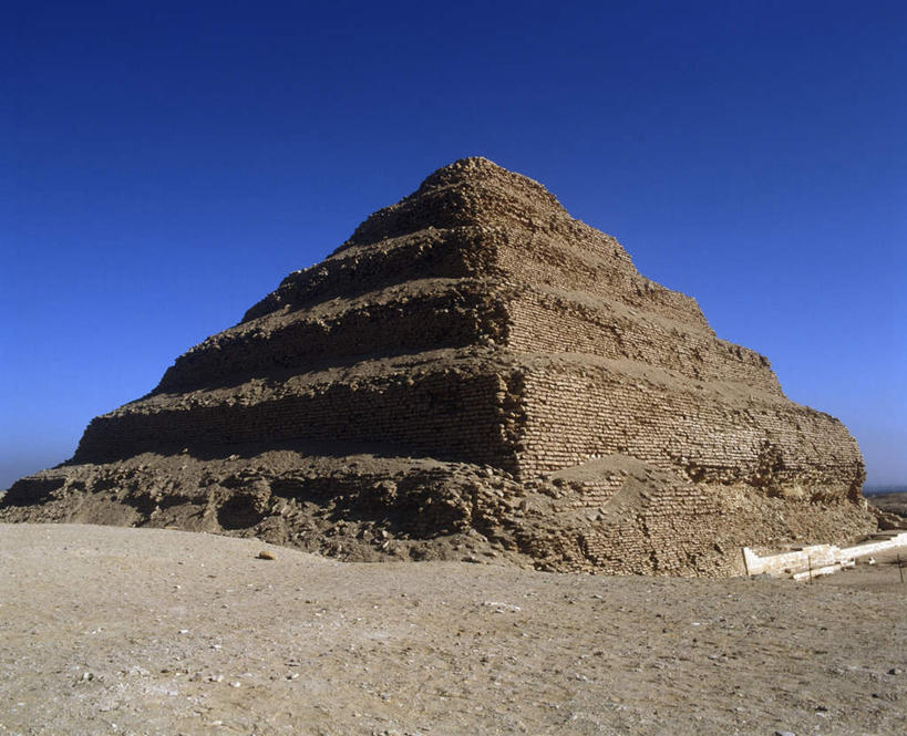 无人,横图,室外,白天,正面,旅游,度假,名胜古迹,沙漠,地标,非洲,埃及,遗迹,古迹,历史,文物,娱乐,古建筑,蓝色,蓝天,天空,天,享受,休闲,墓地,旅游胜地,金字塔,放松,晴朗,坟墓,陵墓,古埃及,坟场,古文明,北非,萨卡拉,万里无云,古代七大奇迹,阿拉伯埃及共和国,金字塔之国,棉花之国,阿非利加洲,阶梯金字塔,塞加拉,圣卡拉梯形金字塔,大漠,砂漠,晴空,晴空万里,彩图,标志性建筑