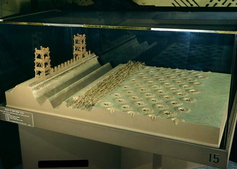 无人,横图,室内,白天,正面,安全,竞争,对抗,冲突,墙,树桩,防护,破坏,城墙,墙壁,墙面,树,树干,模型,木桩,武器,战争,保护,损坏,攻击,威胁,对立,矛盾,兵器,保险,防御,战斗,敌对,挫败,斗争,抗拒,抗衡,保全,周全,安稳,安定,杀伤,威慑,军事家,政治家,战役,盖乌斯.尤利乌斯.恺撒,恺撒,恺撒大帝,无冕之皇,战场,平安,危险,彩图,疆场