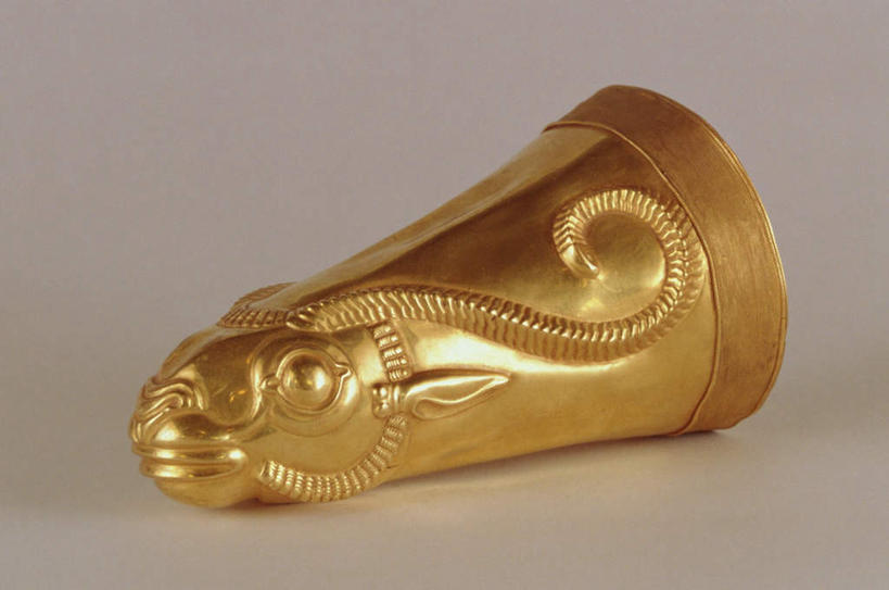 头,无人,横图,室内,特写,白天,正面,野生动物,羊,静物,金属制品,阴影,朦胧,模糊,装饰,光线,金属,羚羊,影子,动物,饰品,金色,可爱,摄影,活泼,影棚,华丽,修饰,点缀,瞪羚,衬托,美观,雅致,雅观,小羚羊,头部,彩图,影棚拍摄,拍摄