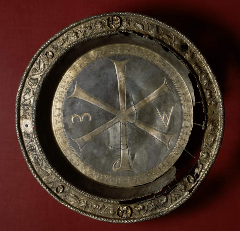 无人,横图,室内,特写,白天,正面,杯子,金属制品,阴影,红色背景,节日,光线,金属,十字架,影子,文化,祈祷,健康,许愿,摄影,宗教,信仰,影棚,纪念,祈求,基督教,天主教,圣餐杯,圣杯,平安,彩图,影棚拍摄,拍摄