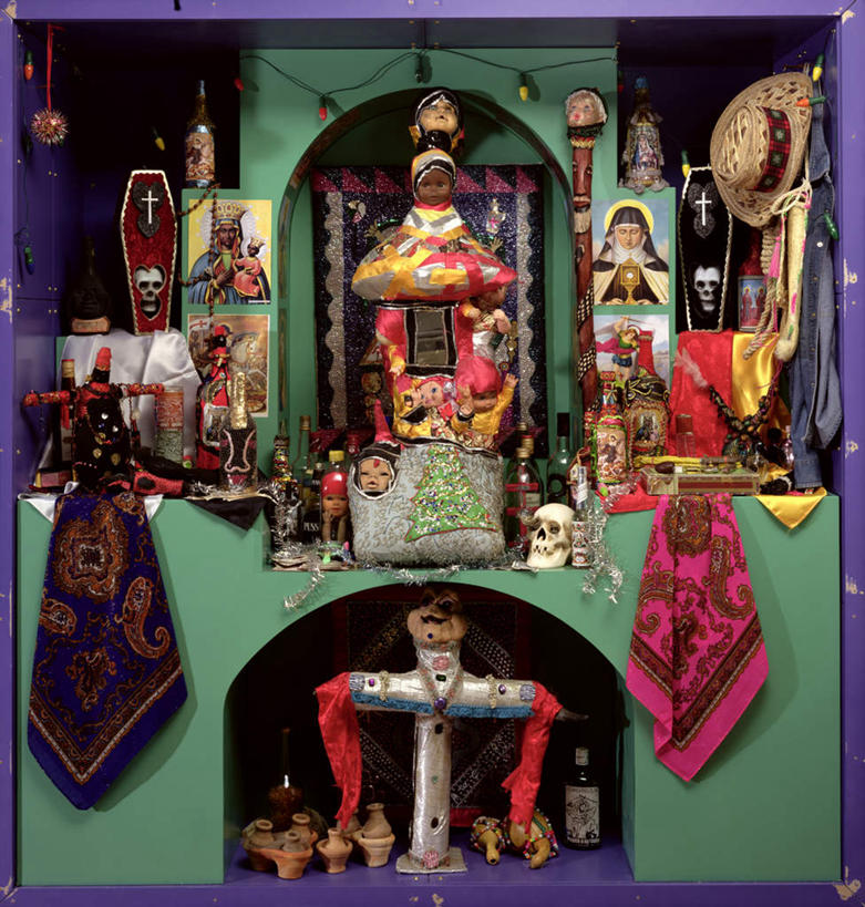 无人,竖图,室内,白天,正面,绘画,帽子,油画,许多,艺术,草帽,人偶,十字架,玩偶,香炉,墙,古典,文化,墙壁,墙面,绿色,工艺品,品味,祈祷,许愿,宗教,信仰,祈求,美术,祭奠,祭祀,高雅,诅咒,祭坛,巫毒娃娃,美学,邪恶,巫术,敬拜,巫毒人偶,巫术娃娃,彩图