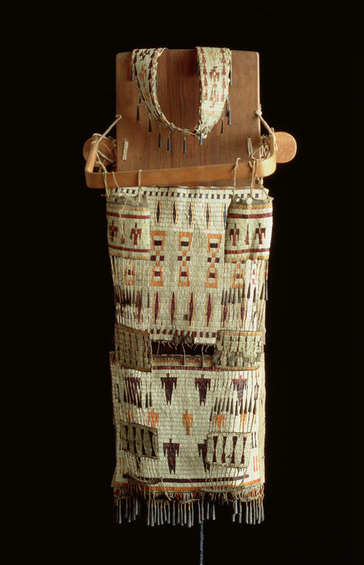 无人,竖图,室内,特写,白天,正面,静物,袋子,阴影,黑色背景,花纹,装饰,反射,影子,一个,摄影,影棚,单个,华丽,修饰,点缀,衬托,美观,雅致,雅观,育儿袋,彩图,影棚拍摄,拍摄