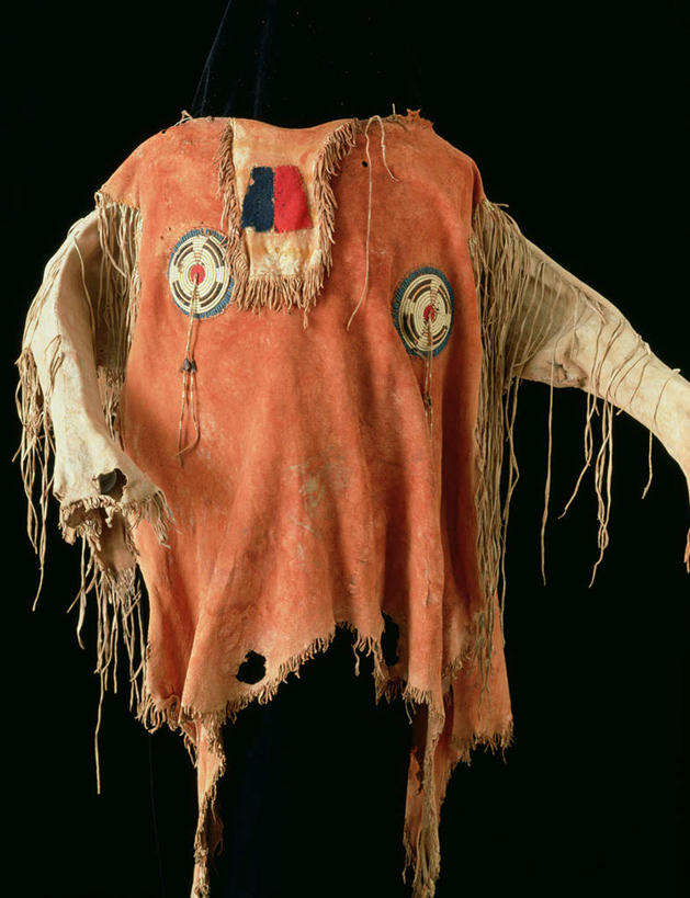 无人,竖图,室内,特写,白天,正面,衬衫,静物,吊挂,悬挂,阴影,黑色背景,破碎,反射,影子,挂,一件,橙色,摄影,影棚,碎裂,破裂,分裂,彩图,影棚拍摄,衬衣,拍摄