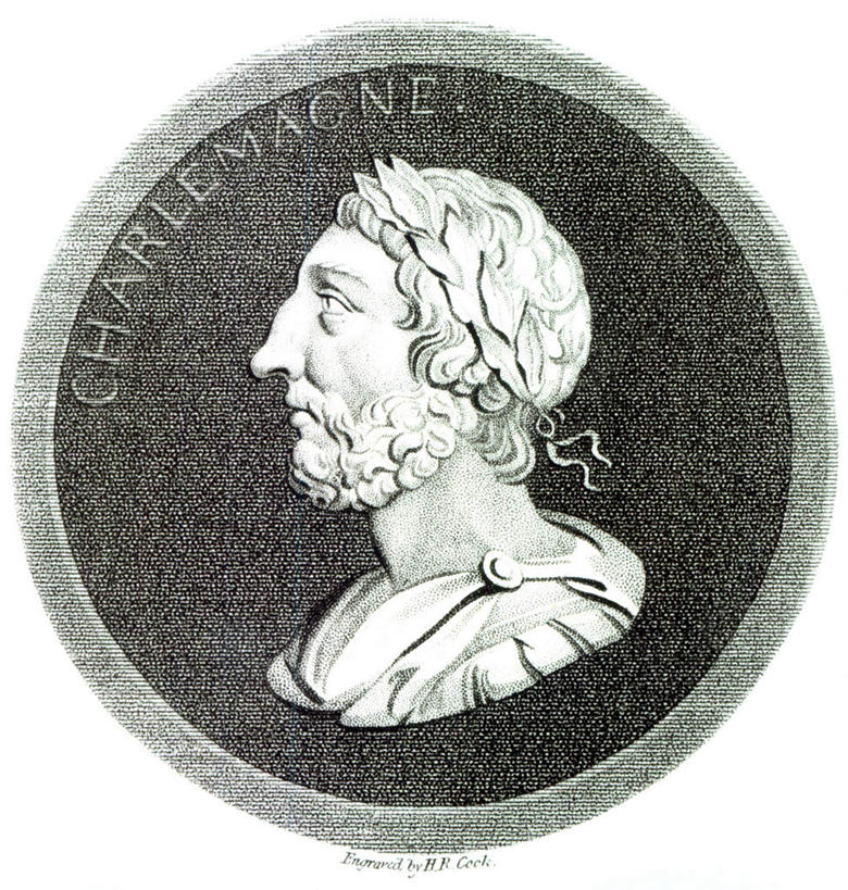 西方人,脸,头,脸颊,一个人,无人,站,竖图,黑白,照片,室内,特写,白天,白色背景,侧面,民族服装,雕塑,欧洲,欧洲人,仅一个男性,仅一个人,仅一个中年男性,艺术,装饰,雕刻,雕像,注视,肩膀,工艺品,观察,看,站着,摄影,观看,纪念,美术,察看,国王,花冠,关注,主题,陈列,功能,美学,查理,查理大帝,查理曼大帝,法兰克国王,男人,男性,中年男性,白种人,头部,脸部,脸蛋,面部,相片,站立,半身,传统服装,民俗服,拍摄,照相