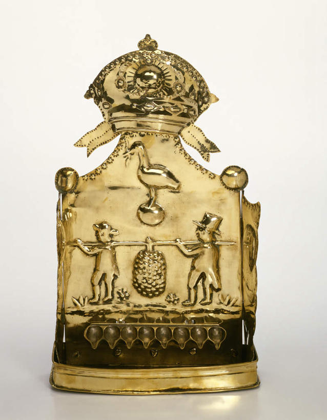 无人,竖图,室内,特写,白天,白色背景,正面,静物,金属制品,节日,金属,烛台,文化,一个,祈祷,健康,许愿,摄影,宗教,信仰,影棚,单个,纪念,祈求,犹太教,犹太教灯台,犹太教九灯烛台,再献圣殿节灯台,挑筋教,平安,彩图,影棚拍摄,拍摄