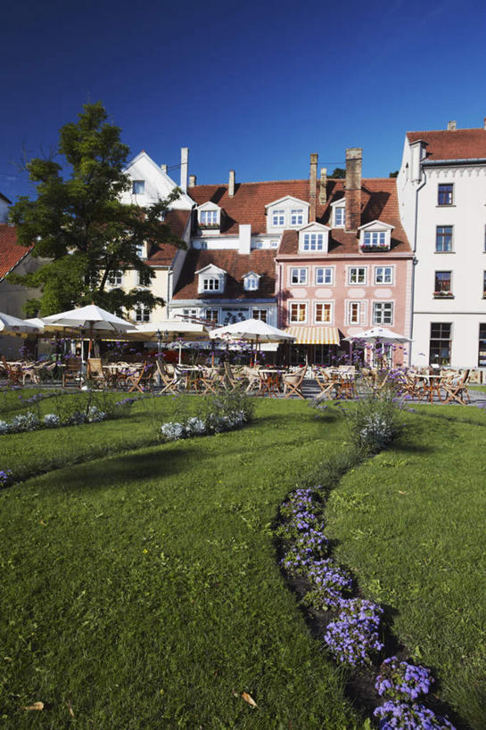 无人,餐厅,家,竖图,室外,白天,正面,度假,草地,草坪,美景,植物,城市风光,城市,欧洲,拉脱维亚,阴影,朦胧,模糊,光线,影子,房屋,屋子,景观,公寓,首都,娱乐,洋房,楼房,住宅,草,树,树木,蓝色,绿色,蓝天,天空,阳光,自然,天,享受,休闲,景色,放松,生长,晴朗,成长,万里无云,拉脱维亚共和国,里加,晴空,晴空万里,彩图,房子,餐馆,饭店,饭馆,咖啡馆