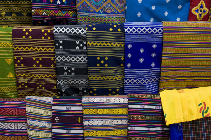 无人,菜场,横图,俯视,室外,特写,白天,购物,旅游,度假,消费,标志建筑,城市,地标,建筑,静物,非洲,埃及,开罗,一排,许多,吊挂,悬挂,阴影,服装,整齐,并列,并排,光线,影子,集市,市场,首都,很多,挂,娱乐,建设,排列,衣服,享受,休闲,旅游胜地,放松,金融,服饰,古埃及,衣着,穿着,队列,平行,选购,贸易,北非,首府,阿拉伯埃及共和国,金字塔之国,棉花之国,阿非利加洲,开罗省,衣饰,菜市,彩图,高角度拍摄,菜市场