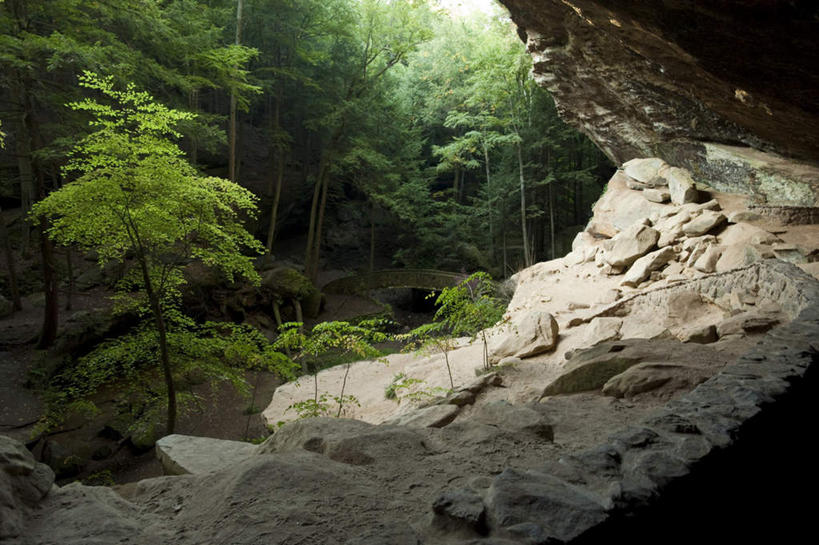 无人,横图,室外,白天,正面,旅游,度假,石头,美景,山,山脉,植物,美国,阴影,光线,石子,影子,洞,景观,山峰,山峦,娱乐,树,树木,绿色,阳光,自然,群山,享受,休闲,景色,放松,洞穴,生长,成长,北美,北美洲,自然风光,美洲,俄亥俄州,穴,北亚美利加洲,亚美利加洲,俄亥俄,七叶树州,七叶果之州,石块,岩石,彩图