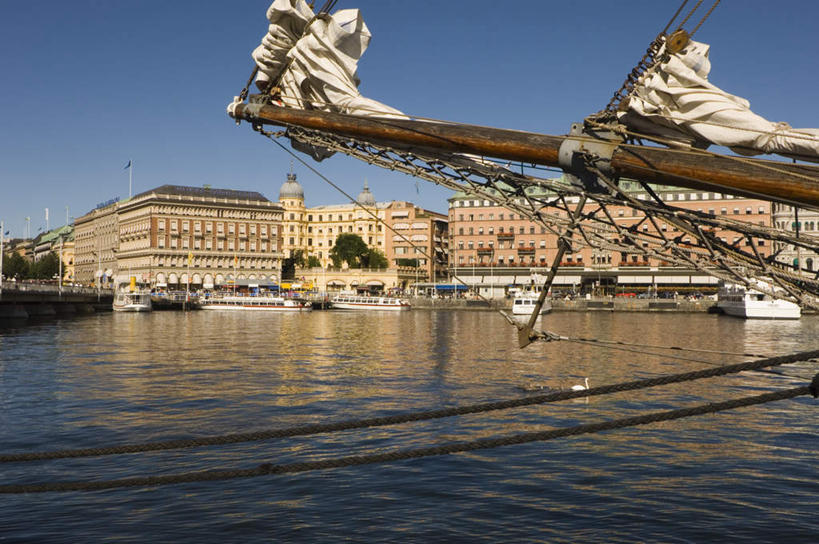 无人,家,码头,横图,室外,白天,仰视,度假,湖,湖泊,美景,水,城市风光,城市,港口,建筑,船,瑞典,欧洲,阴影,光线,影子,房屋,屋子,湖面,景观,水流,水面,公寓,娱乐,建设,洋房,楼房,住宅,蓝色,倒影,蓝天,天空,阳光,交通工具,湖水,天,享受,休闲,景色,放松,晴朗,倒映,舟,斯堪的纳维亚,载具,北欧,斯堪的纳维亚半岛,万里无云,维京船,瑞典王国,反照,晴空,晴空万里,彩图,低角度拍摄,房子,摆渡口,埠头,渡口,渡头,港湾,海港,货运码头,口岸,商港