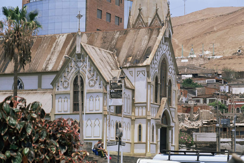 无人,家,教堂,横图,室外,白天,正面,旅游,度假,名胜古迹,植物,标志建筑,地标,建筑,棕榈树,叶子,智利,阴影,节日,遗迹,盛开,光线,瓦片,影子,房屋,屋顶,屋子,绿叶,花蕾,顶棚,瓦,古迹,文化,文物,娱乐,建设,古建筑,楼房,住宅,花,花瓣,花朵,鲜花,树,树木,蓝色,绿色,蓝天,天空,阳光,自然,天,花苞,花蕊,祈祷,享受,休闲,健康,嫩叶,旅游胜地,南美,放松,许愿,宗教,建造,信仰,生长,晴朗,成长,纪念,祈求,南美洲,拉丁美洲,美洲,信念,古文明,棕榈叶,屋瓦,万里无云,首府,亚美利加洲,南亚美利加洲,智利共和国,阿里卡省,阿里卡,平安,叶,叶片,晴空,晴空万里,彩图,房子,大教堂,礼拜堂