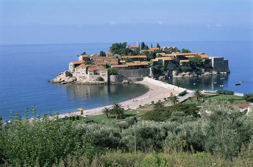 无人,家,横图,俯视,室外,白天,旅游,度假,岛屿,海浪,海洋,石头,美景,沙滩,植物,道路,路,棕榈树,叶子,欧洲,阴影,光线,沙子,石子,影子,房屋,屋子,岛,海岸,景观,浪花,水平线,小路,辽阔,绿叶,交通,海平线,沙地,娱乐,楼房,住宅,树,树木,蓝色,绿色,蓝天,天空,阳光,自然,海水,天,享受,休闲,广阔,嫩叶,景色,放松,生长,晴朗,成长,一望无际,自然风光,海景,棕榈叶,东欧,万里无云,无边无际,一马平川,塞尔维亚,塞尔维亚共和国,叶,叶片,大海,风浪,海,海水的波动,海滩,近岸浪,列岛,群岛,石块,岩石,涌浪,诸岛,晴空,晴空万里,彩图,高角度拍摄,房子,水天相接,水天一线