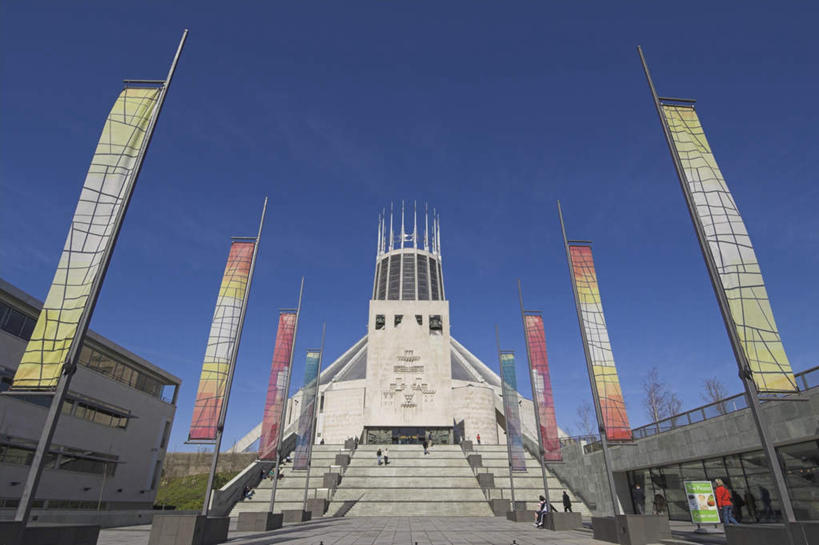 无人,教堂,横图,室外,白天,仰视,旅游,度假,草地,草坪,美景,植物,楼梯,标志建筑,地标,建筑,英国,欧洲,一排,许多,阴影,节日,整齐,光线,影子,阶梯,景观,很多,凌乱,文化,娱乐,建设,英格兰,台阶,草,树,树木,排列,蓝色,绿色,蓝天,天空,阳光,自然,天,祈祷,享受,休闲,健康,旅游胜地,景色,放松,许愿,宗教,信仰,生长,晴朗,成长,纪念,祈求,混乱,西欧,队列,自然风光,大不列颠,信念,大不列颠及北爱尔兰联合王国,万里无云,大不列颠联合王国,日不落英帝国,纷乱,缭乱,庞杂,英吉利,条幅,平安,晴空,晴空万里,彩图,低角度拍摄,大教堂,礼拜堂