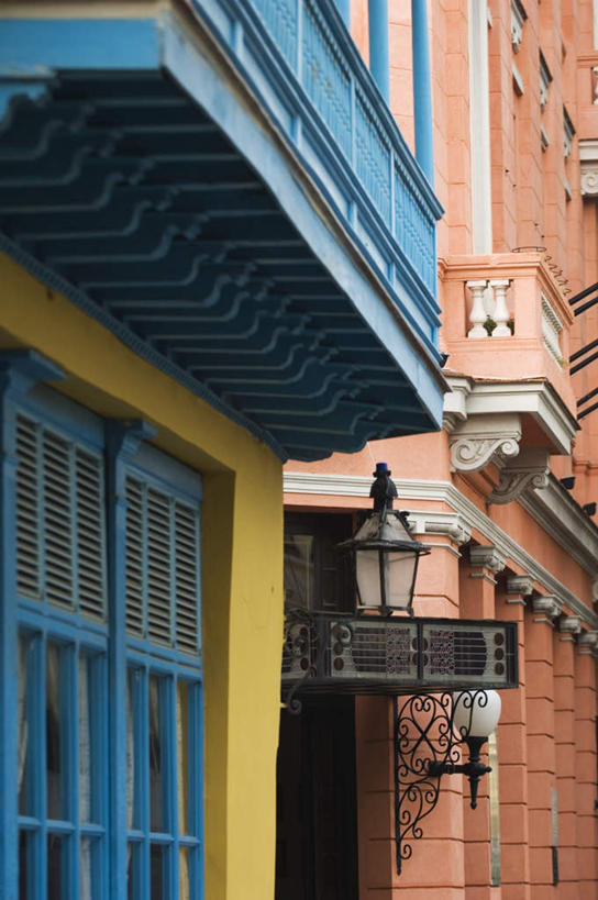 无人,家,竖图,室外,白天,正面,度假,美景,窗户,落地窗,城市风光,城市,照明,阴影,光线,壁灯,影子,房屋,墙,屋子,景观,灯光,娱乐,楼房,玻璃窗,墙壁,墙面,住宅,灯,阳光,灯具,享受,休闲,景色,放松,照亮,照明设备,美洲,亚美利加洲,加勒比,加勒比国家联盟,彩图,房子