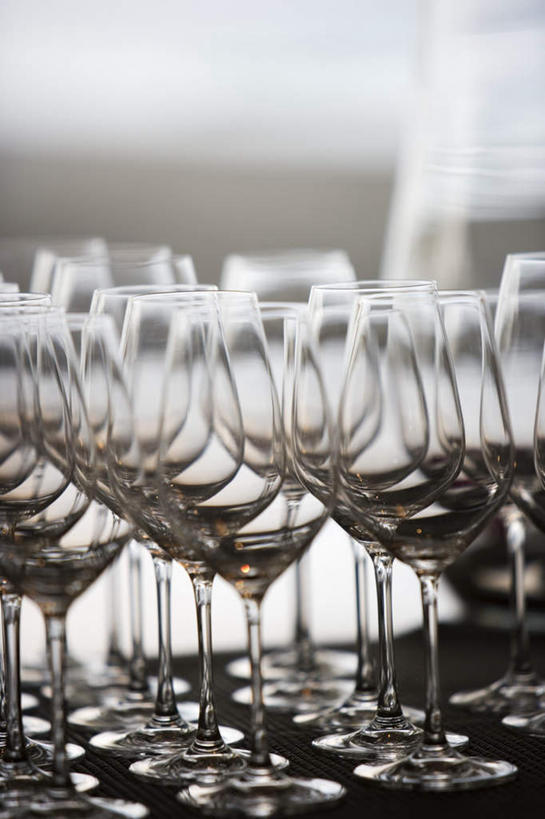 无人,竖图,室外,白天,正面,旅游,度假,美景,杯子,马尔代夫,亚洲,一排,许多,阴影,透彻,整齐,透明,光线,高脚杯,影子,景观,红酒杯,很多,娱乐,喝酒,玻璃制品,排列,阳光,自然,酒杯,享受,休闲,景色,放松,印度洋,队列,自然风光,南亚,马尔代夫共和国,通明,饮酒,马累岛,玻璃杯,彩图