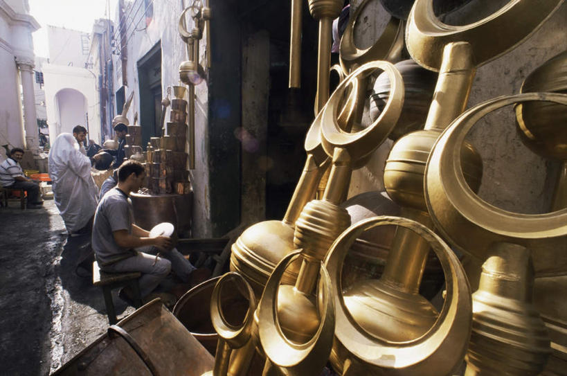 西方人,站,坐,走,横图,室外,白天,正面,度假,美景,城市风光,城市,金属制品,雕塑,欧洲,非洲,的黎波里,利比亚,黑人,欧洲人,许多,吊挂,悬挂,阴影,艺术,装饰,光线,金属,雕刻,雕像,影子,景观,首都,许多人,挂,娱乐,阳光,工艺品,站着,一群人,享受,休闲,景色,放松,纪念,出售,美术,主题,陈列,北非,功能,美学,阿非利加洲,出卖,发售,非洲人,步行,散步,站立,走路,坐着,半身,彩图