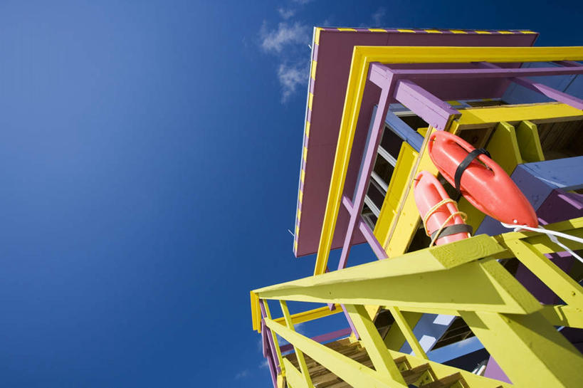 无人,家,栏杆,横图,室外,白天,仰视,旅游,度假,安全,楼梯,城市,美国,阴影,光线,扶手,影子,房屋,阶梯,屋子,防护,娱乐,护栏,楼房,台阶,住宅,蓝色,蓝天,天空,阳光,天,享受,休闲,放松,晴朗,保护,北美,北美洲,美洲,保险,佛罗里达,佛罗里达州,迈阿密,佛州,阳光州,万里无云,北亚美利加洲,亚美利加洲,保全,周全,安稳,安定,救生舱,平安,晴空,晴空万里,彩图,低角度拍摄,房子